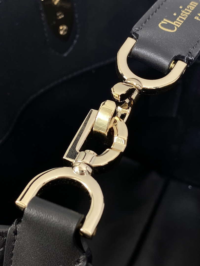 Dior M2835 Small Dior Toujours Vertical Tote Bag Black Macrocannage Calfskin