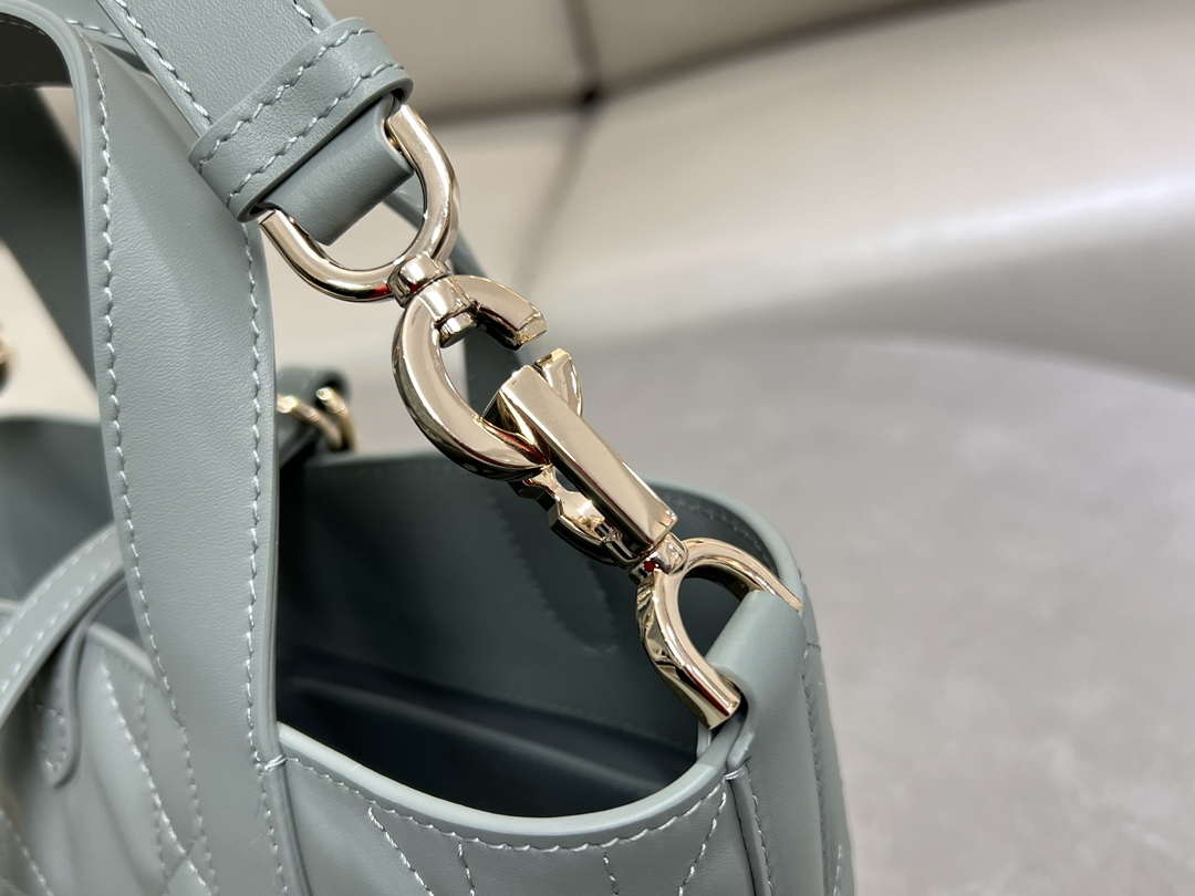 Dior M2835 Small Dior Toujours Vertical Tote Bag Blue Macrocannage Calfskin
