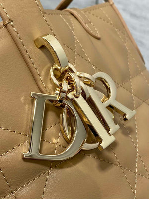 Dior M2835 Small Dior Toujours Vertical Tote Bag Sand Macrocannage Calfskin - Default Title - View 3