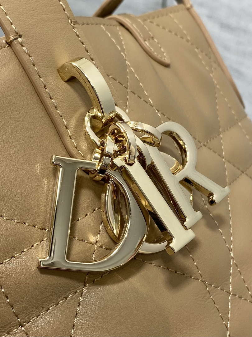 Dior M2835 Small Dior Toujours Vertical Tote Bag Sand Macrocannage Calfskin
