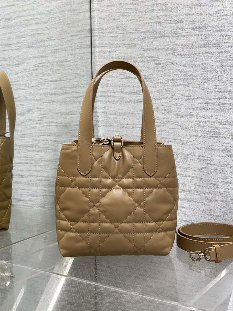 Dior M2835 Small Dior Toujours Vertical Tote Bag Sand Macrocannage Calfskin