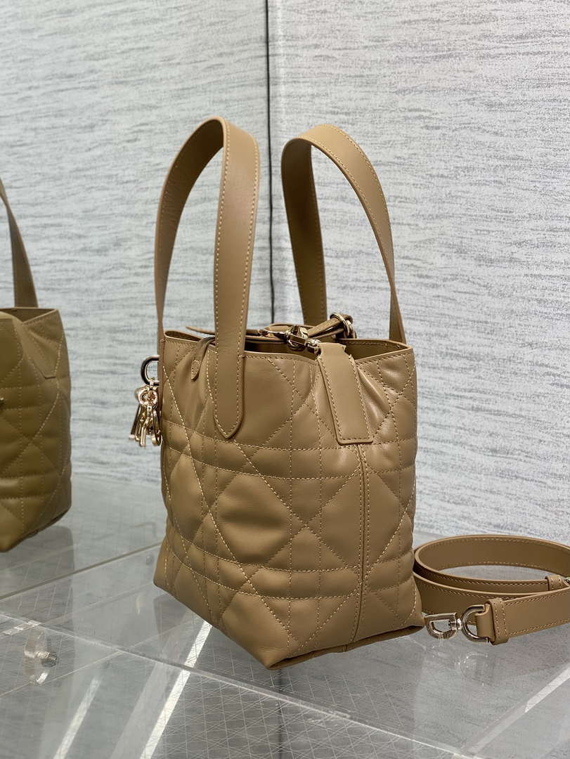 Dior M2835 Small Dior Toujours Vertical Tote Bag Sand Macrocannage Calfskin