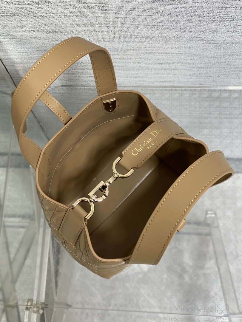 Dior M2835 Small Dior Toujours Vertical Tote Bag Sand Macrocannage Calfskin