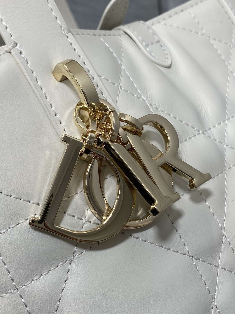 Dior M2835 Small Dior Toujours Vertical Tote Bag White Macrocannage Calfskin