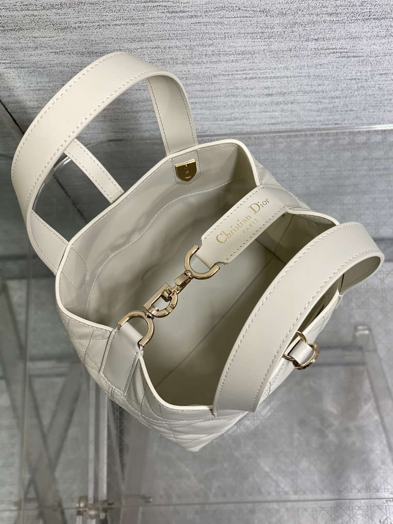 Dior M2835 Small Dior Toujours Vertical Tote Bag White Macrocannage Calfskin