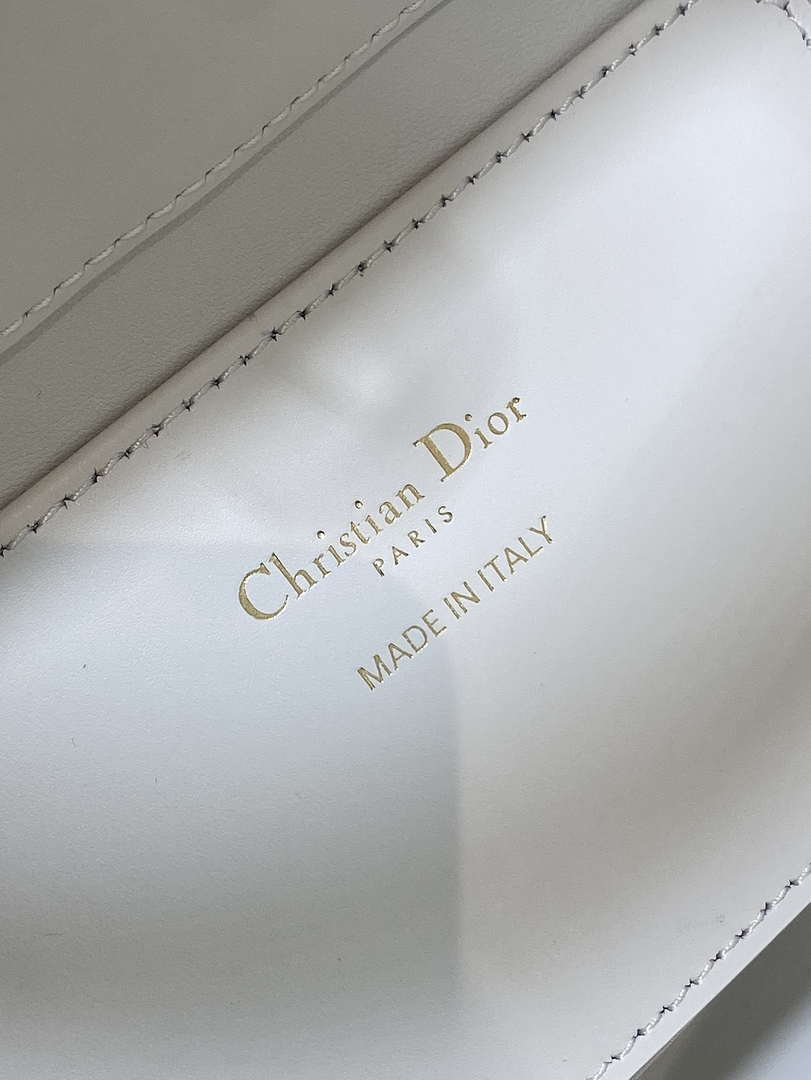 Dior M2835 Small Dior Toujours Vertical Tote Bag White Macrocannage Calfskin