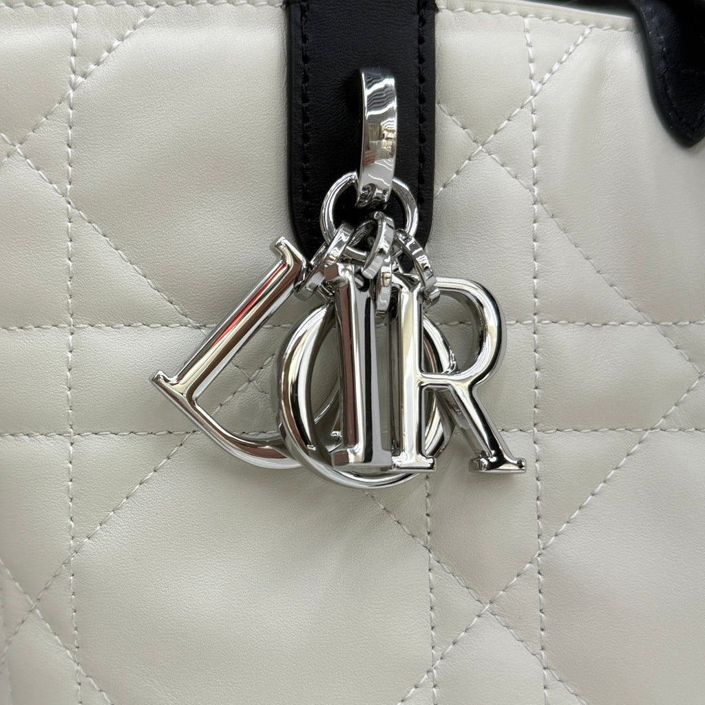 Dior M2835 Small Dior Toujours Vertical Tote Bag White with Black Macrocannage Calfskin