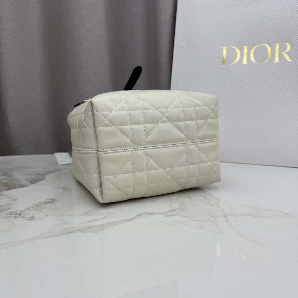 Dior M2835 Small Dior Toujours Vertical Tote Bag White with Black Macrocannage Calfskin