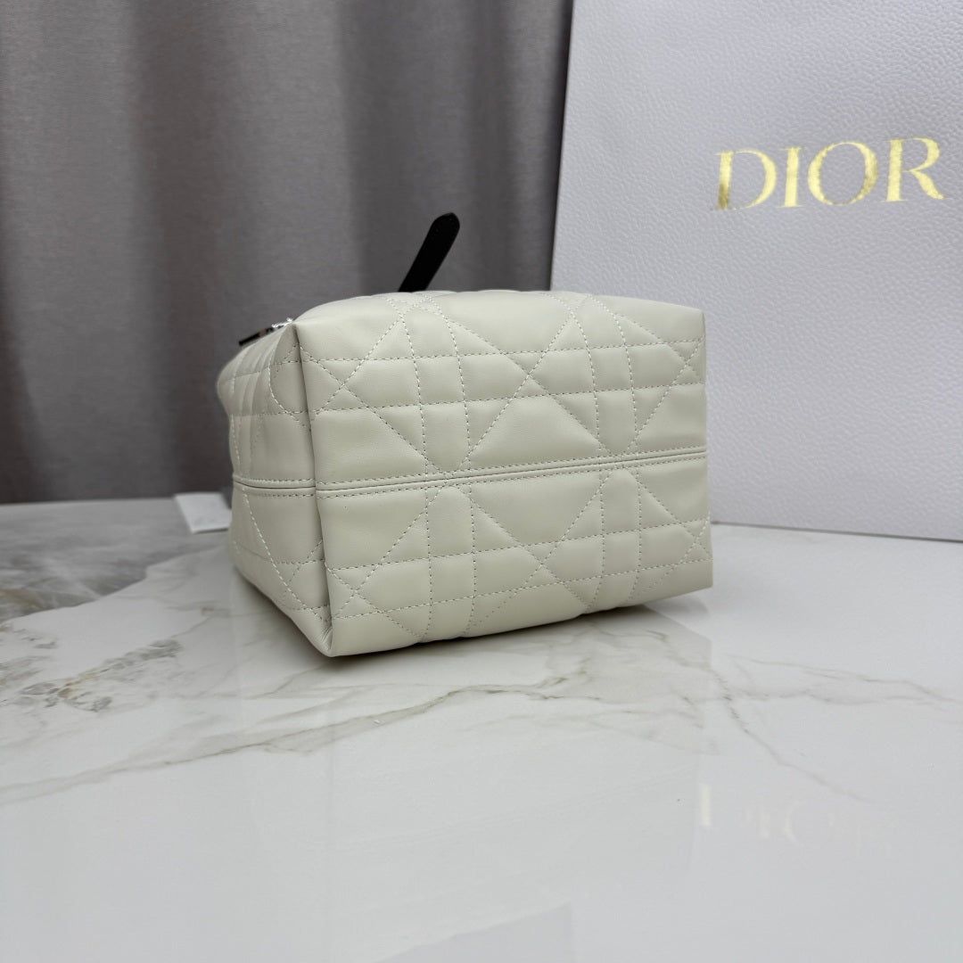 Dior M2835 Small Dior Toujours Vertical Tote Bag White with Black Macrocannage Calfskin