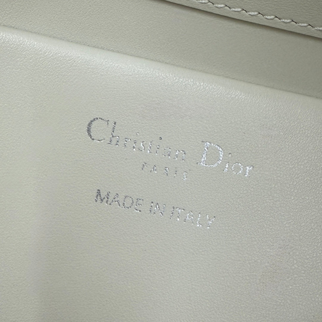 Dior M2835 Small Dior Toujours Vertical Tote Bag White with Black Macrocannage Calfskin