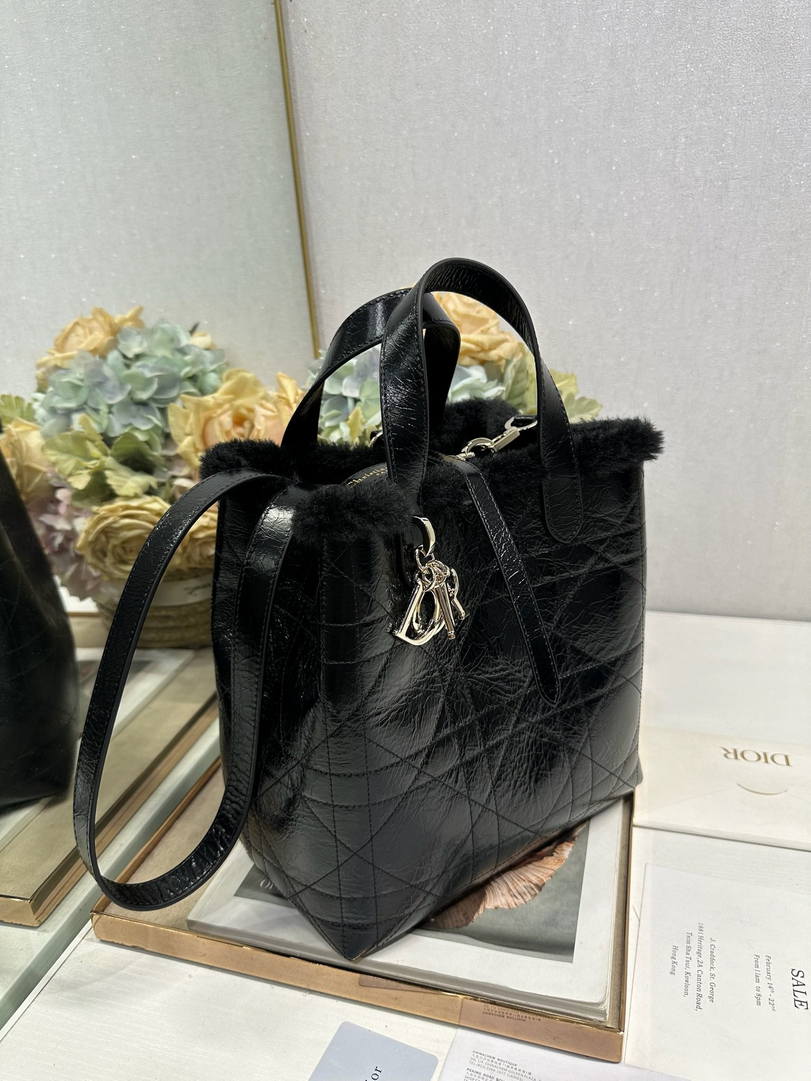 Dior M2836 Medium Dior Toujours Bag Black Macrocannage Crinkled Calfskin and Merino Wool