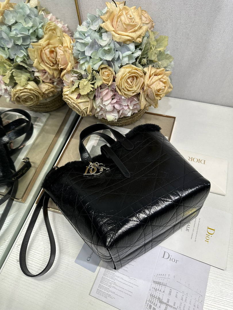 Dior M2836 Medium Dior Toujours Bag Black Macrocannage Crinkled Calfskin and Merino Wool