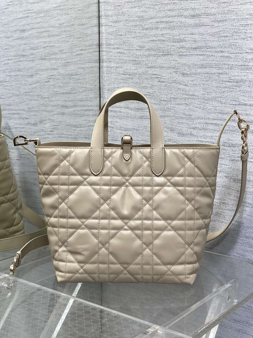 Dior M2836 Medium Dior Toujours Vertical Tote Bag Apricot Macrocannage Calfskin