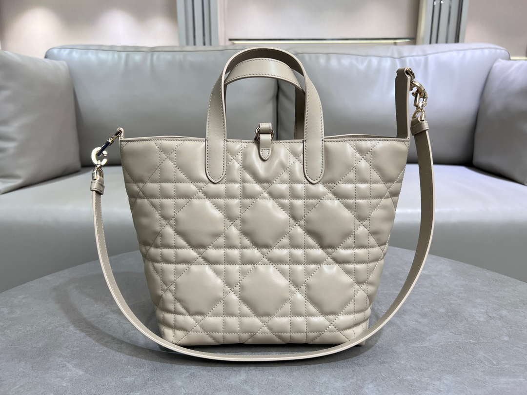 Dior M2836 Medium Dior Toujours Vertical Tote Bag Beige Macrocannage Calfskin