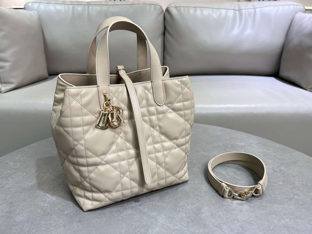 Dior M2836 Medium Dior Toujours Vertical Tote Bag Beige Macrocannage Calfskin