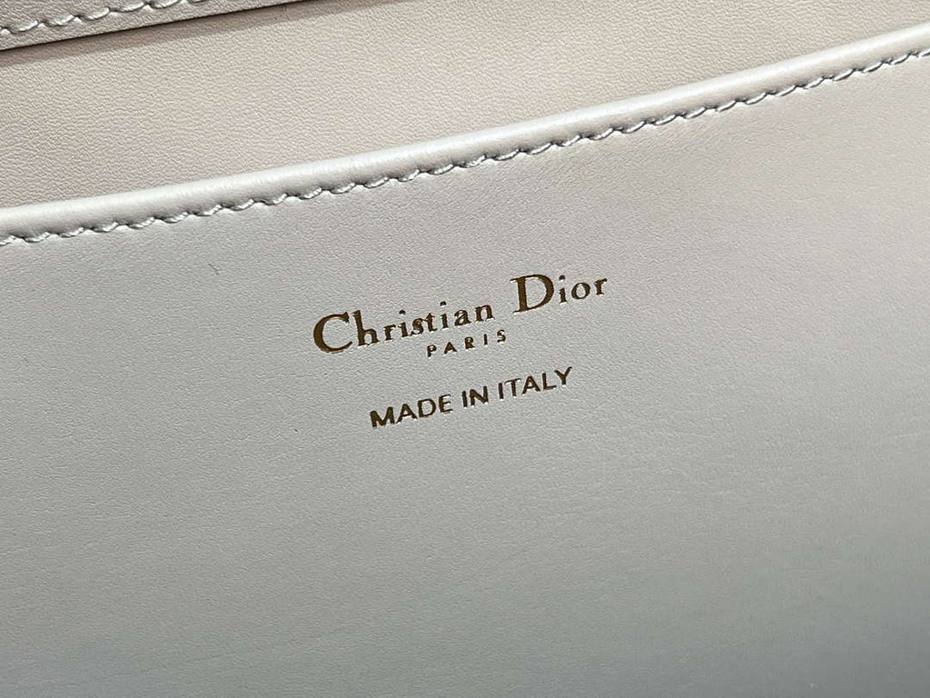Dior M2836 Medium Dior Toujours Vertical Tote Bag Beige Macrocannage Calfskin
