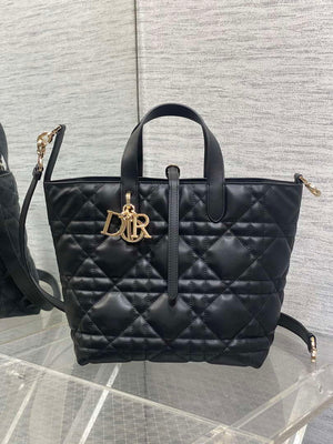 Dior M2836 Medium Dior Toujours Vertical Tote Bag Black Macrocannage Calfskin - Default Title - View 1