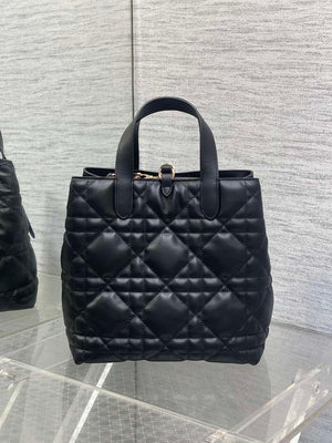 Dior M2836 Medium Dior Toujours Vertical Tote Bag Black Macrocannage Calfskin - Default Title - View 4