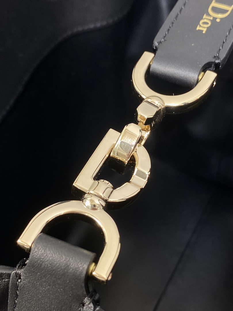 Dior M2836 Medium Dior Toujours Vertical Tote Bag Black Macrocannage Calfskin