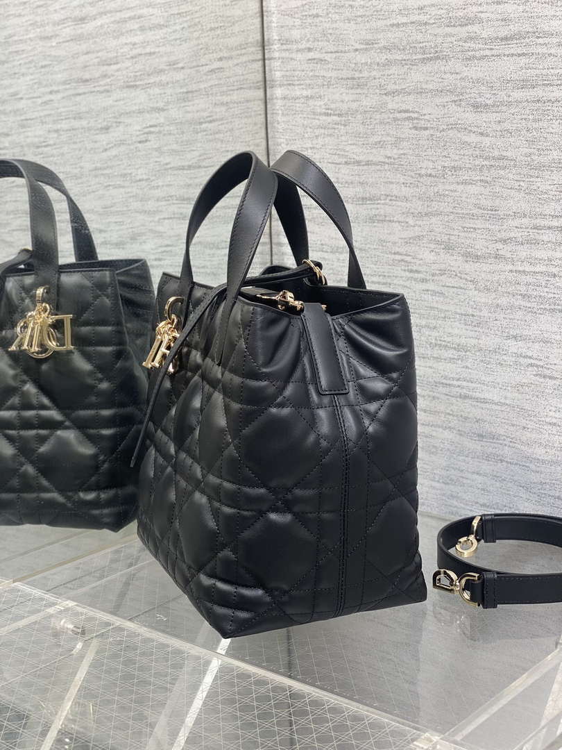 Dior M2836 Medium Dior Toujours Vertical Tote Bag Black Macrocannage Calfskin