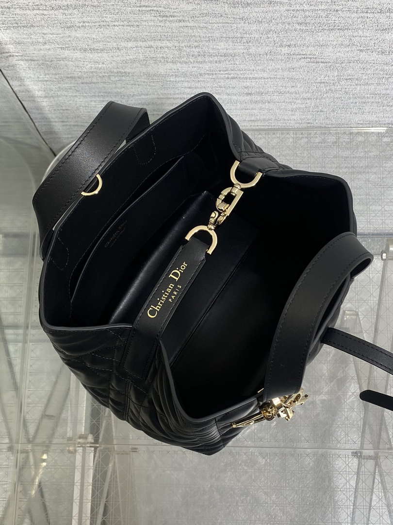 Dior M2836 Medium Dior Toujours Vertical Tote Bag Black Macrocannage Calfskin