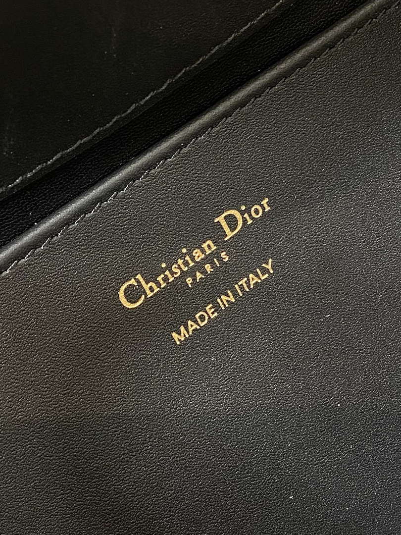 Dior M2836 Medium Dior Toujours Vertical Tote Bag Black Macrocannage Calfskin