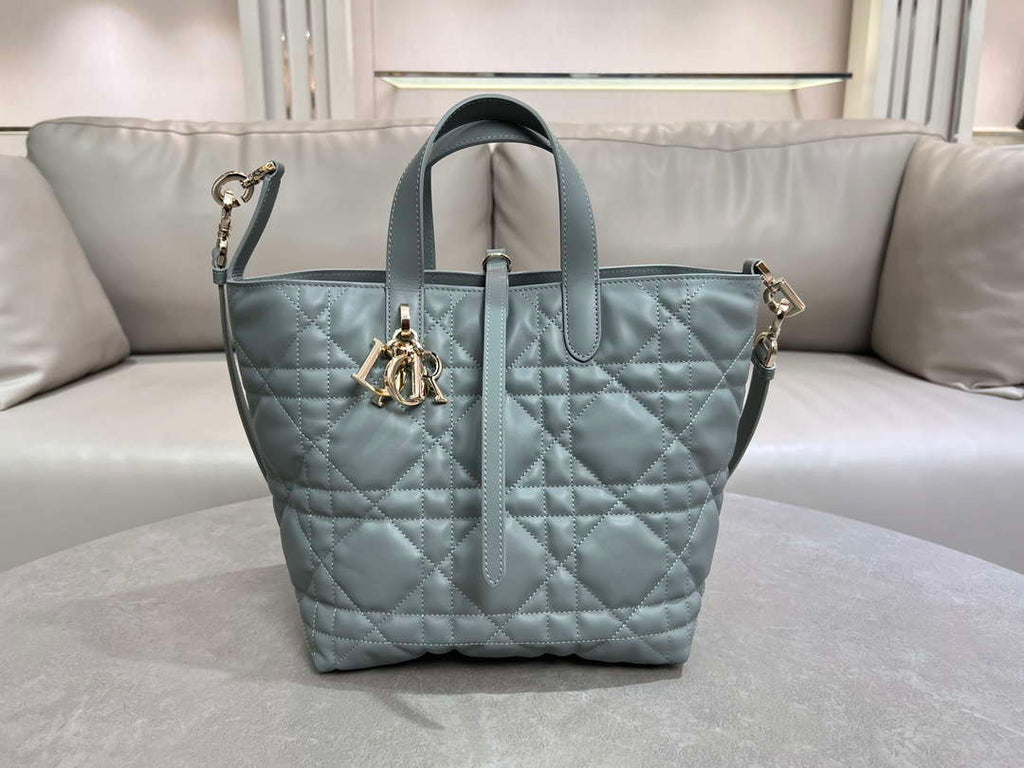 Dior M2836 Medium Dior Toujours Vertical Tote Bag Blue Macrocannage Calfskin