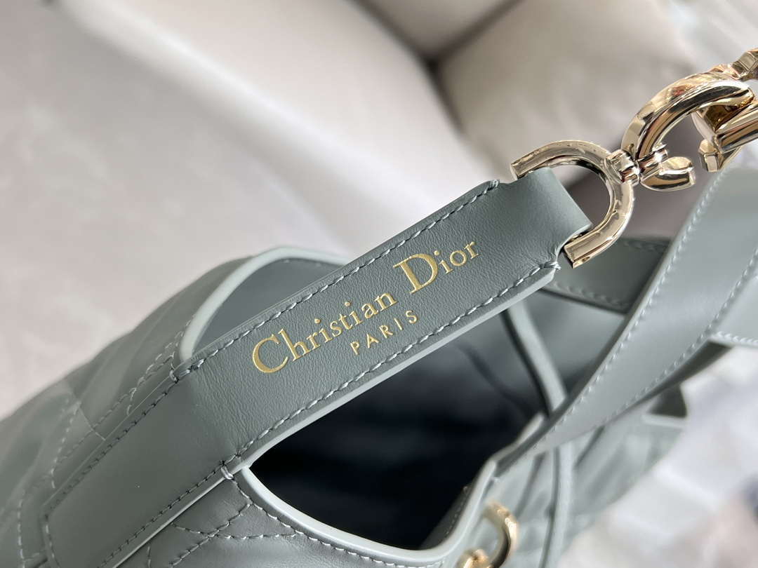 Dior M2836 Medium Dior Toujours Vertical Tote Bag Blue Macrocannage Calfskin