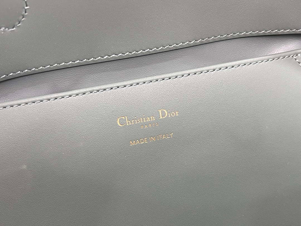 Dior M2836 Medium Dior Toujours Vertical Tote Bag Blue Macrocannage Calfskin