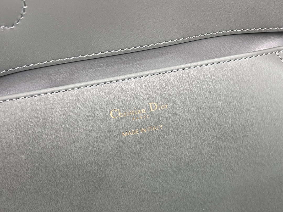 Dior M2836 Medium Dior Toujours Vertical Tote Bag Blue Macrocannage Calfskin
