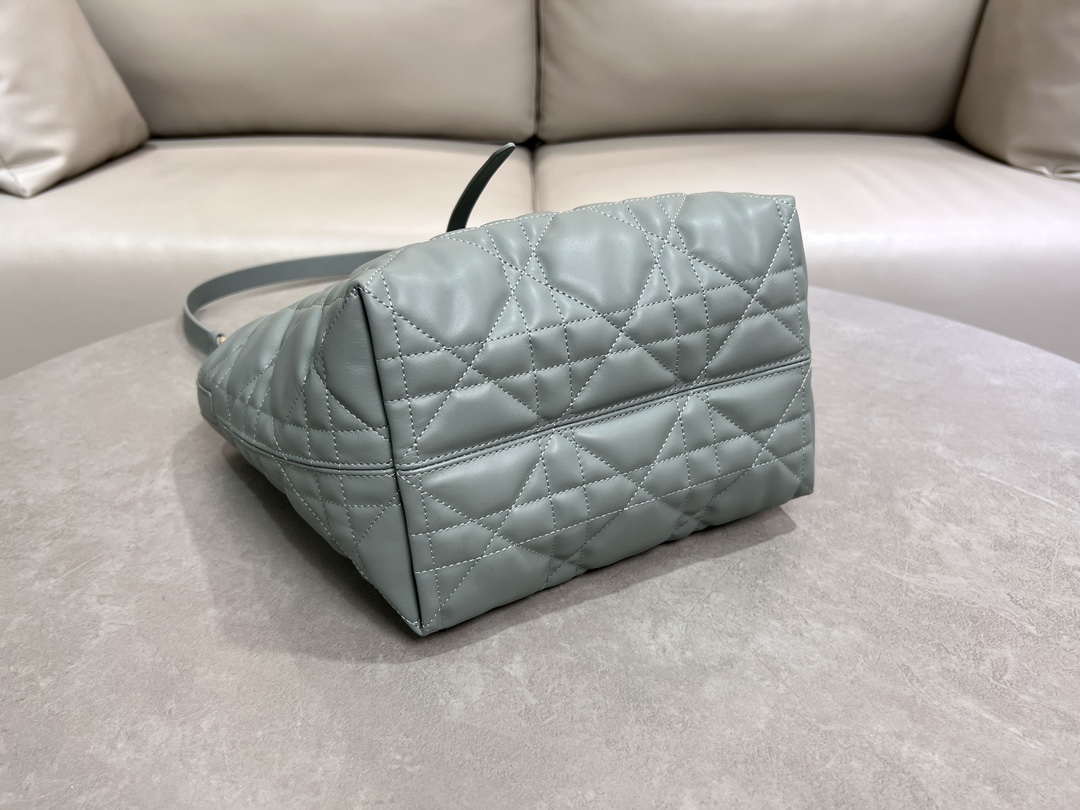 Dior M2836 Medium Dior Toujours Vertical Tote Bag Blue Macrocannage Calfskin