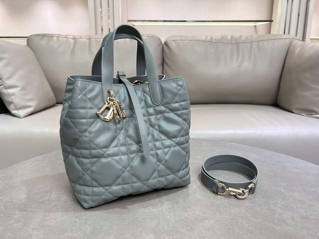 Dior M2836 Medium Dior Toujours Vertical Tote Bag Blue Macrocannage Calfskin