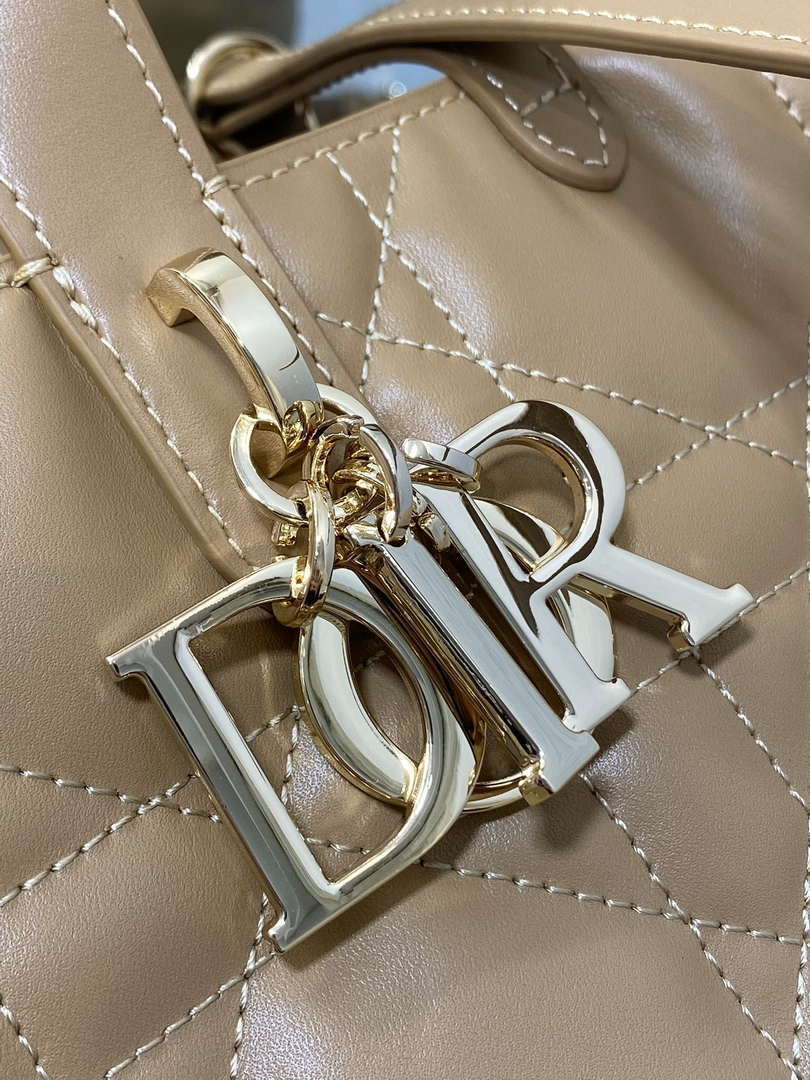 Dior M2836 Medium Dior Toujours Vertical Tote Bag Sand Macrocannage Calfskin - Default Title - View 3