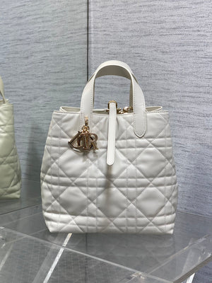 Dior M2836 Medium Dior Toujours Vertical Tote Bag White Macrocannage Calfskin - Default Title - View 1