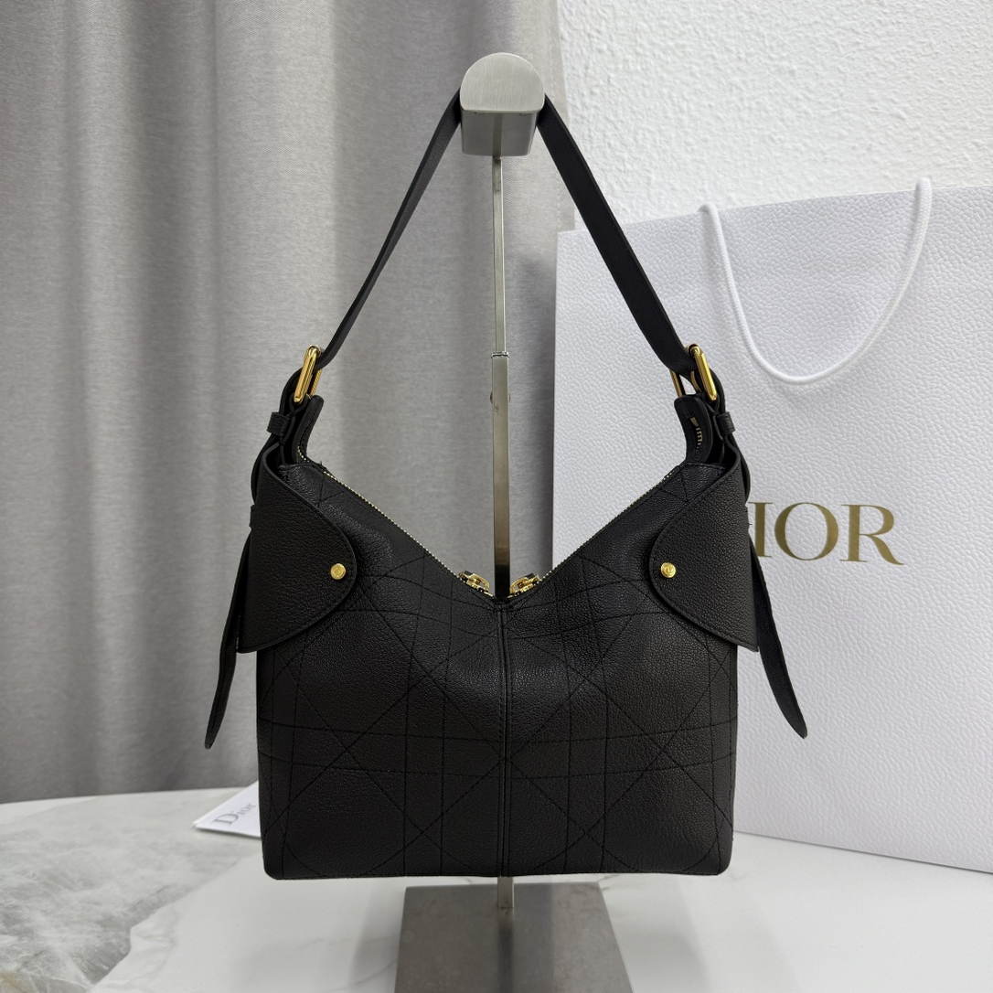 Dior M2845 Small Dior Voyage Bag Black Flat Macrocannage Grained Calfskin