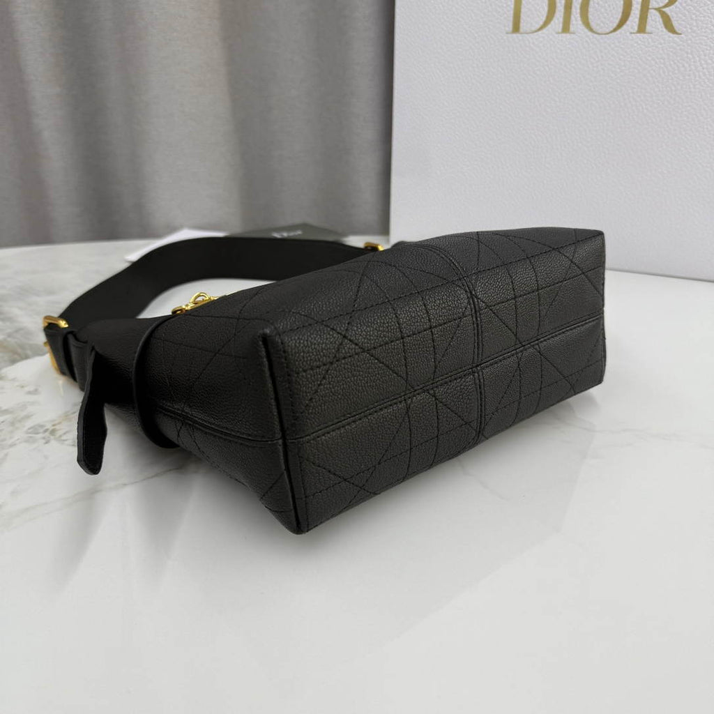 Dior M2845 Small Dior Voyage Bag Black Flat Macrocannage Grained Calfskin
