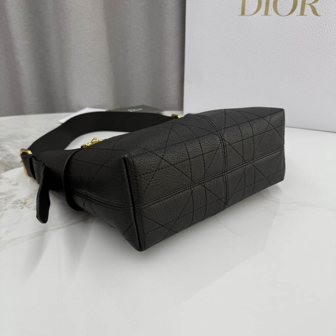 Dior M2845 Small Dior Voyage Bag Black Flat Macrocannage Grained Calfskin