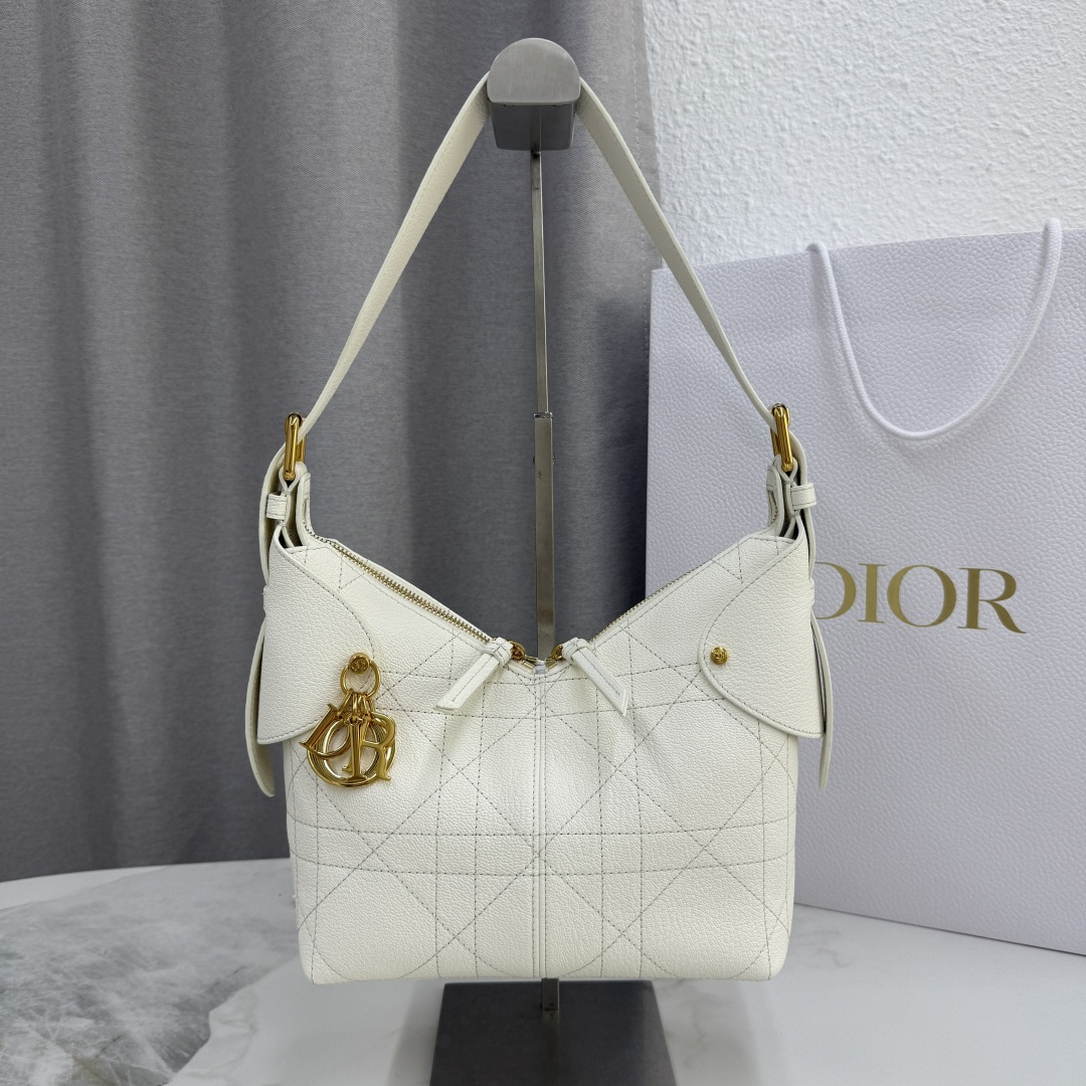 Dior M2845 Small Dior Voyage Bag White Flat Macrocannage Grained Calfskin