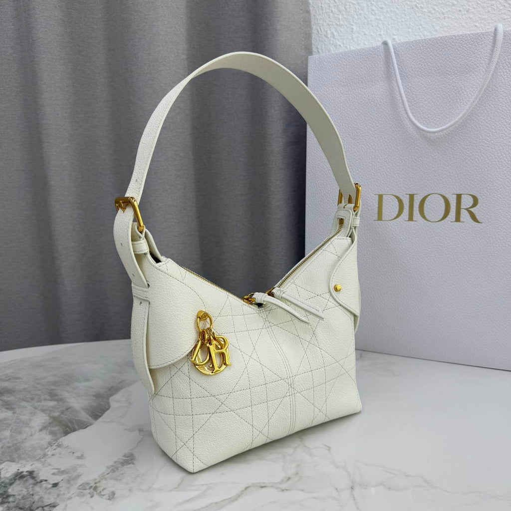 Dior M2845 Small Dior Voyage Bag White Flat Macrocannage Grained Calfskin