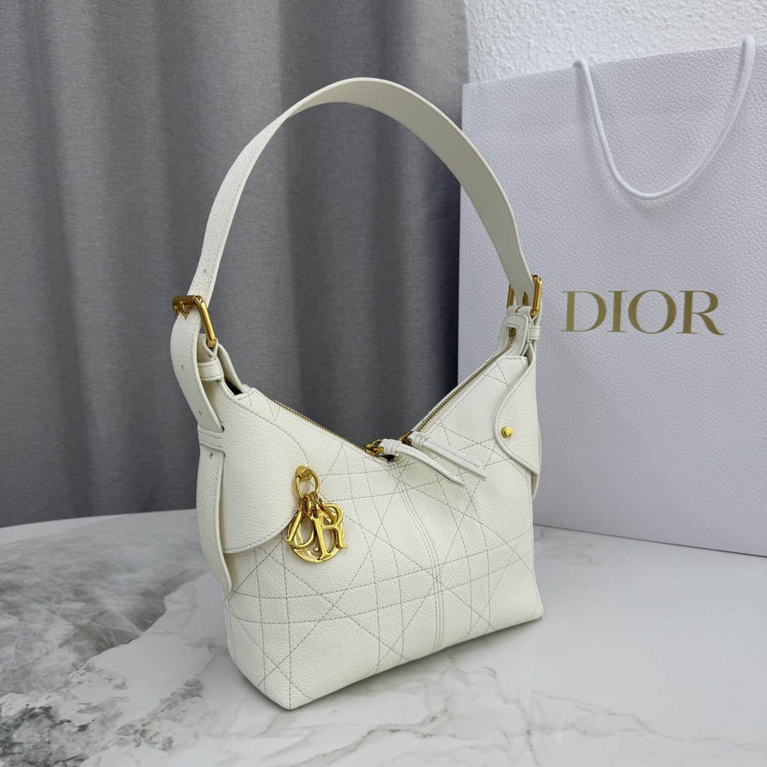 Dior M2845 Small Dior Voyage Bag White Flat Macrocannage Grained Calfskin