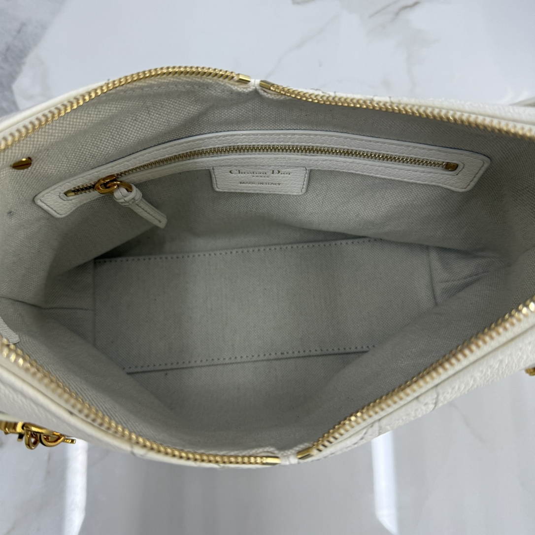 Dior M2845 Small Dior Voyage Bag White Flat Macrocannage Grained Calfskin