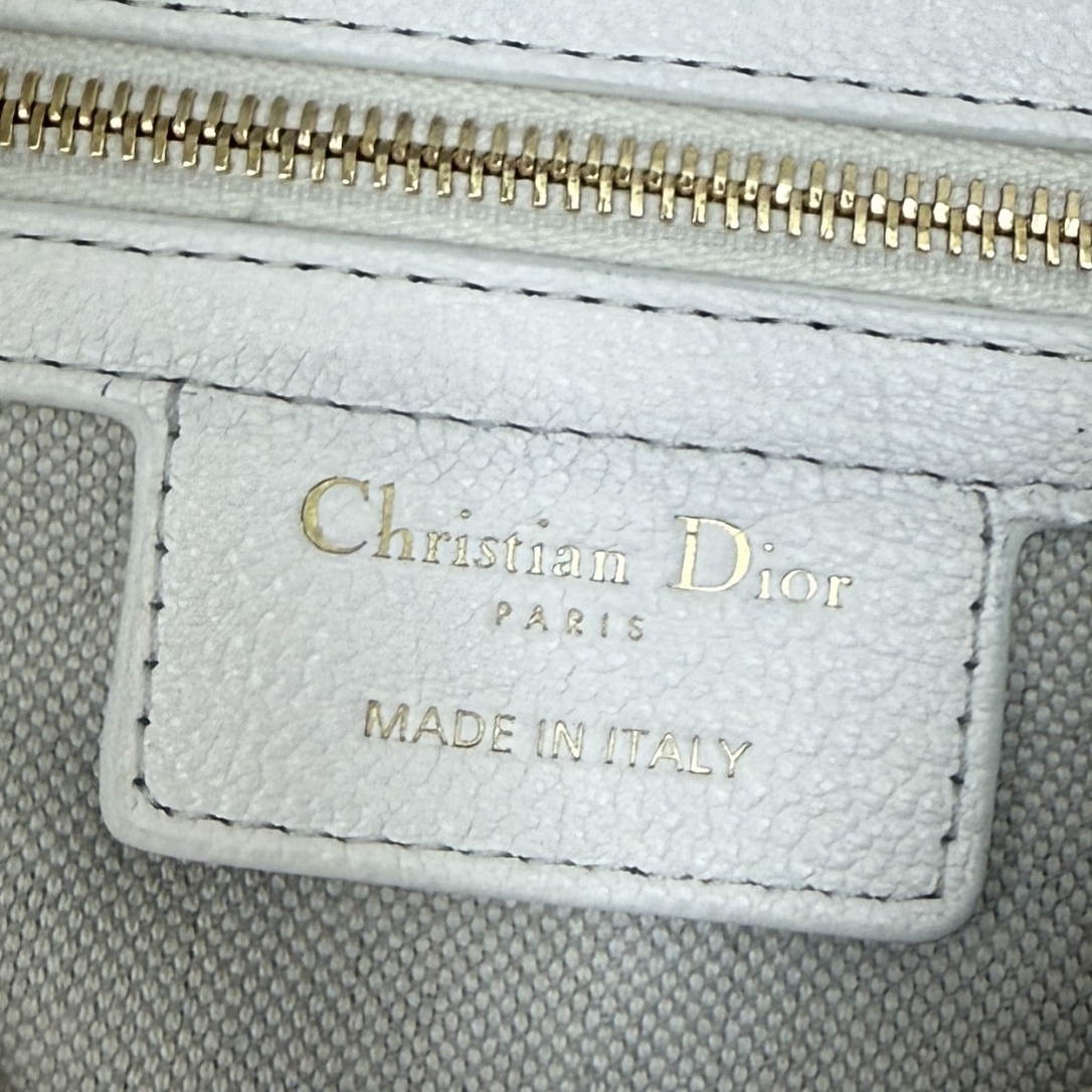 Dior M2845 Small Dior Voyage Bag White Flat Macrocannage Grained Calfskin