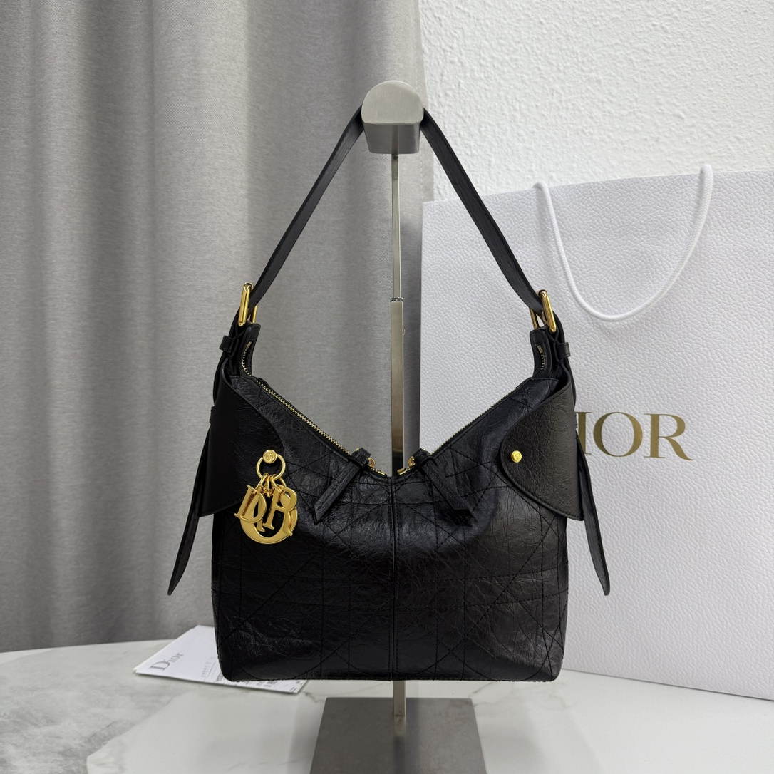 Dior M2846 Medium Dior Voyage Bag Black Flat Macrocannage Crinkled Calfskin