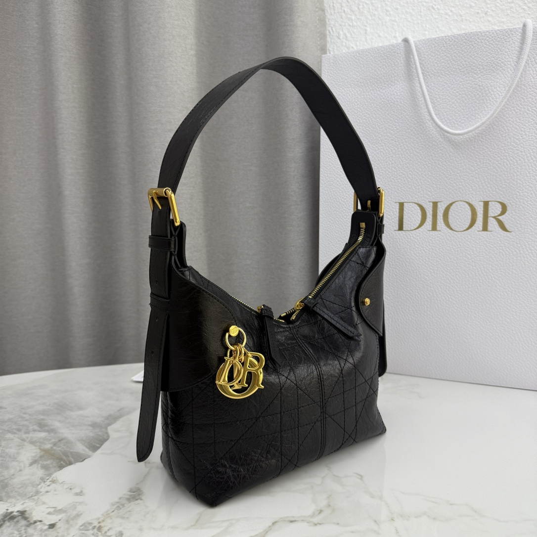 Dior M2846 Medium Dior Voyage Bag Black Flat Macrocannage Crinkled Calfskin