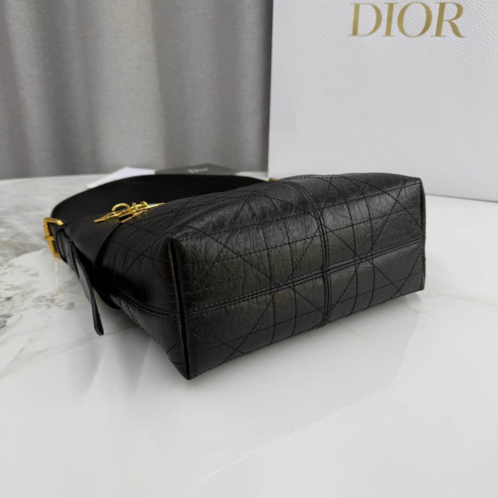 Dior M2846 Medium Dior Voyage Bag Black Flat Macrocannage Crinkled Calfskin