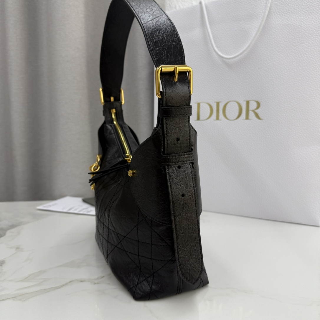 Dior M2846 Medium Dior Voyage Bag Black Flat Macrocannage Crinkled Calfskin