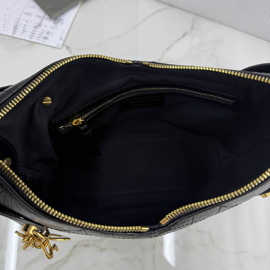 Dior M2846 Medium Dior Voyage Bag Black Flat Macrocannage Crinkled Calfskin