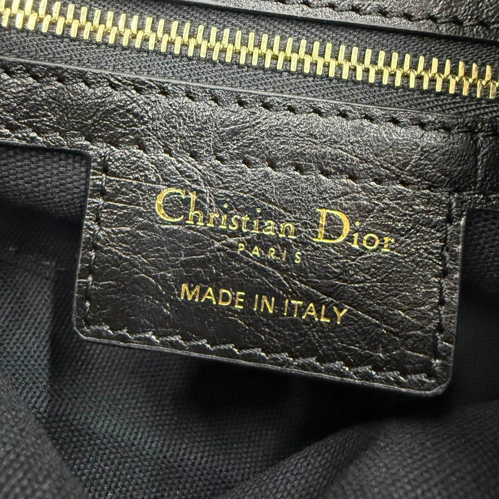Dior M2846 Medium Dior Voyage Bag Black Flat Macrocannage Crinkled Calfskin