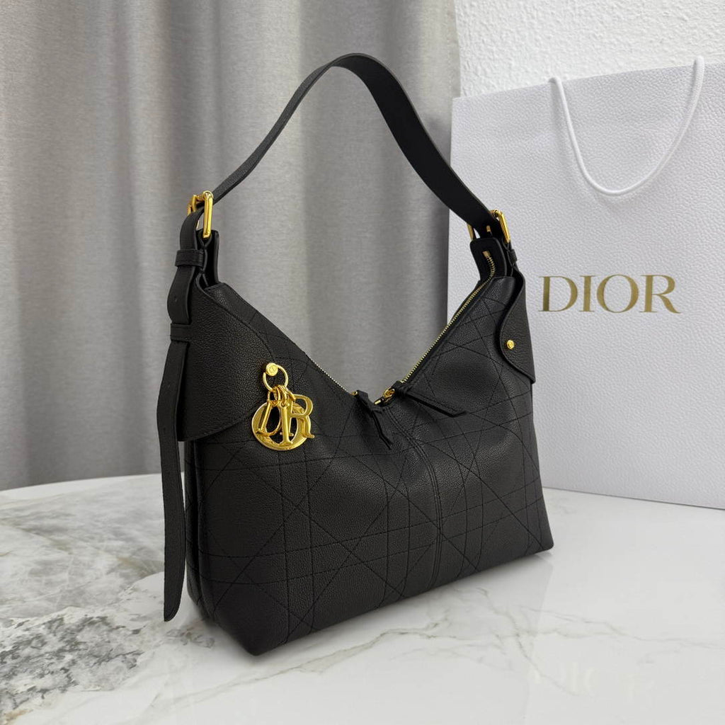 Dior M2846 Medium Dior Voyage Bag Black Flat Macrocannage Grained Calfskin