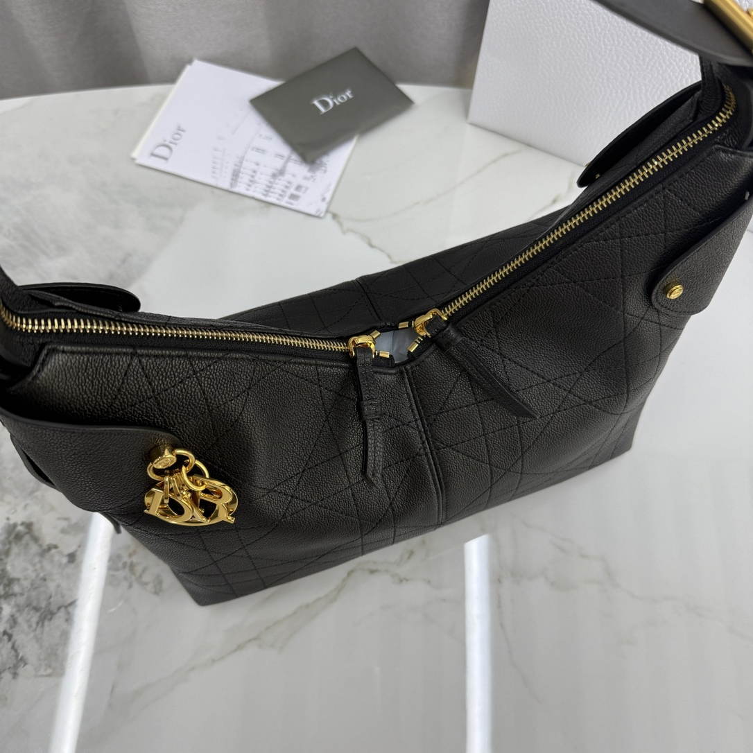 Dior M2846 Medium Dior Voyage Bag Black Flat Macrocannage Grained Calfskin